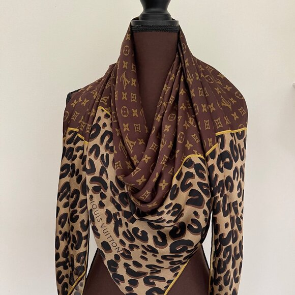 New Louis Vuitton Monogram Logo Animal Print Oversize Brown Gold Silk Wrap - Picture 3 of 15